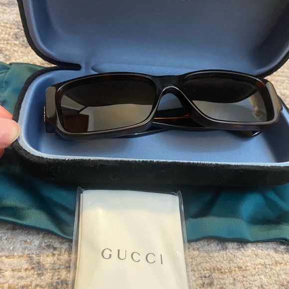 GUCCI GG0669S 002 sunglasses - Picture 6 of 7